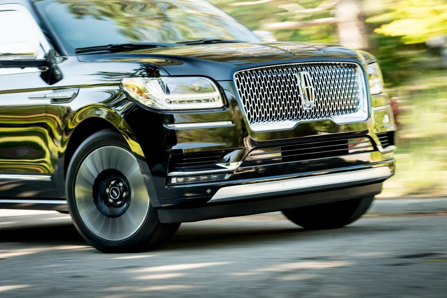 Детали экстерьера Lincoln Navigator L Black Label 2017 года  (фото 27 из 27)